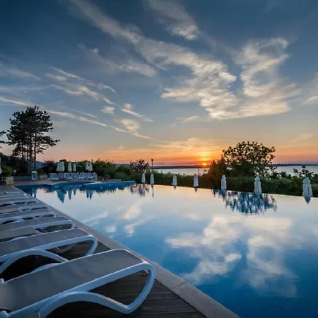Eve Santa Marina - Sea, Pools, Relax Feriehus